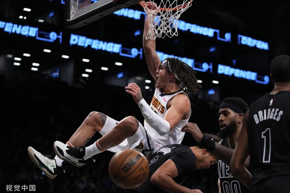 由萨姆纳与 由萨姆纳与