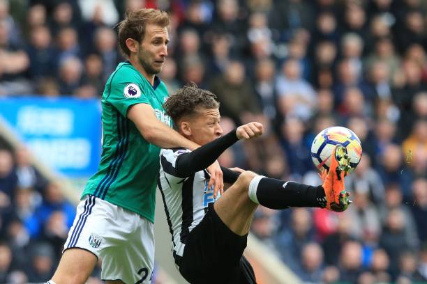 林良铭破门定位球防守出现问题 负日本.